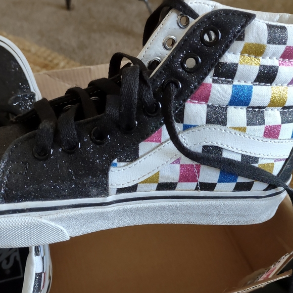 Vans - Picture 4 of 6